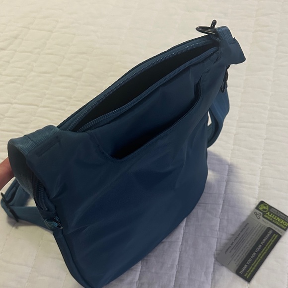 Travelon Blue Crossbody Bag - Picture 3 of 3